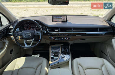 Внедорожник / Кроссовер Audi Q7 2016 в 
