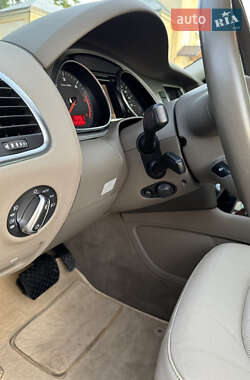 Позашляховик / Кросовер Audi Q7 2011 в 