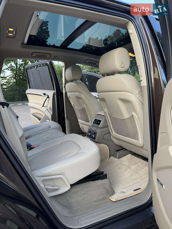 Позашляховик / Кросовер Audi Q7 2011 в Чернівцях