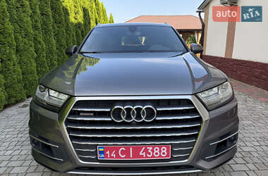 Внедорожник / Кроссовер Audi Q7 2017 в 