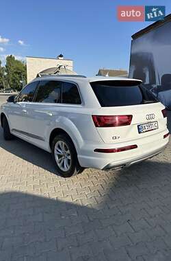 Внедорожник / Кроссовер Audi Q7 2016 в 