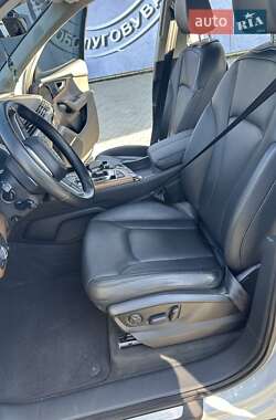 Внедорожник / Кроссовер Audi Q7 2016 в 