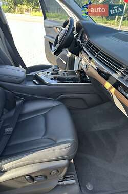 Внедорожник / Кроссовер Audi Q7 2016 в 