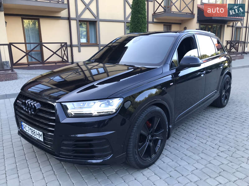 Позашляховик / Кросовер Audi Q7 2015 в Луцьку