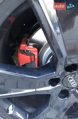 Внедорожник / Кроссовер Audi Q7 2015 в 