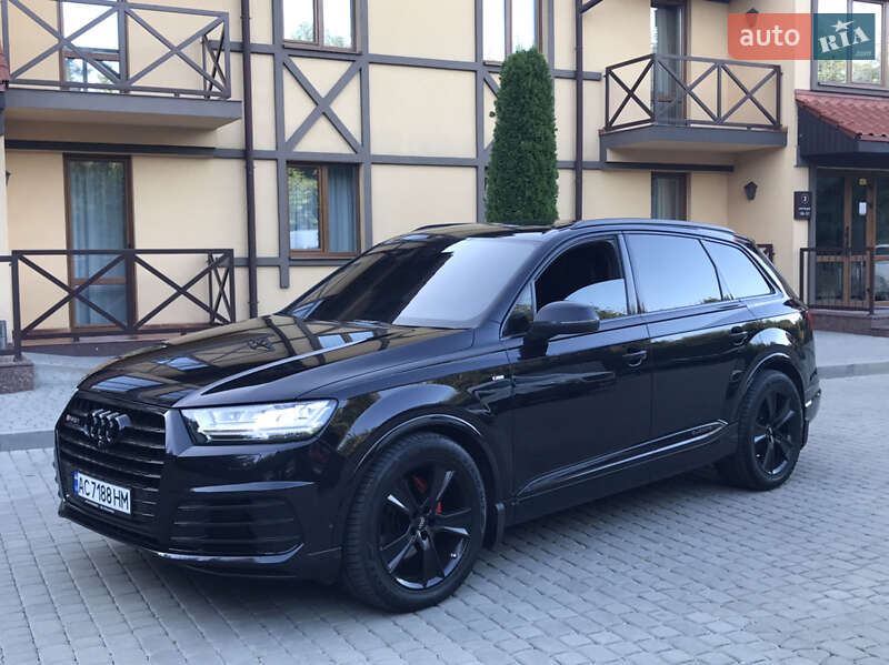 Позашляховик / Кросовер Audi Q7 2015 в Луцьку