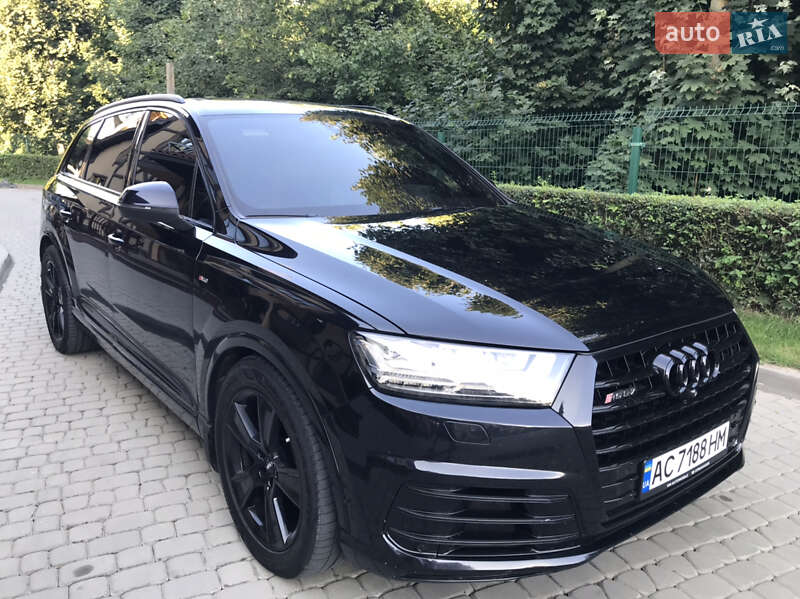 Позашляховик / Кросовер Audi Q7 2015 в Луцьку
