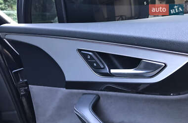Внедорожник / Кроссовер Audi Q7 2015 в 