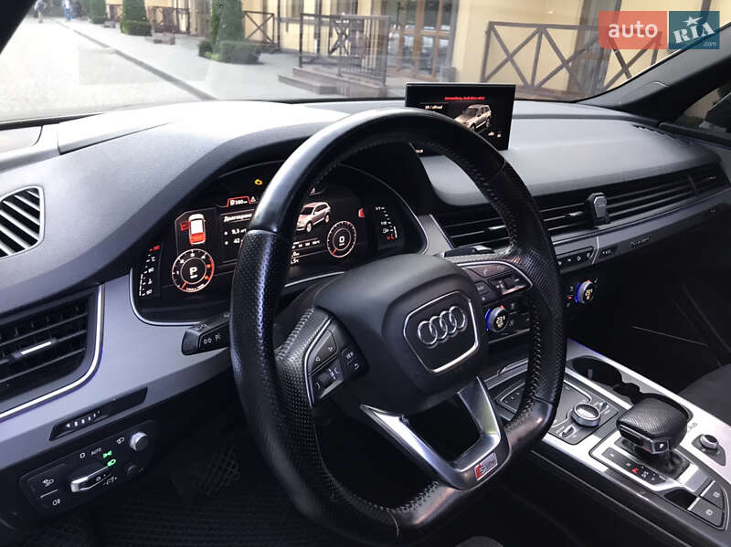 Позашляховик / Кросовер Audi Q7 2015 в Луцьку