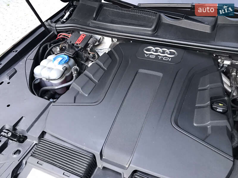 Позашляховик / Кросовер Audi Q7 2015 в Луцьку
