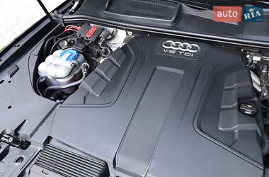 Внедорожник / Кроссовер Audi Q7 2015 в 