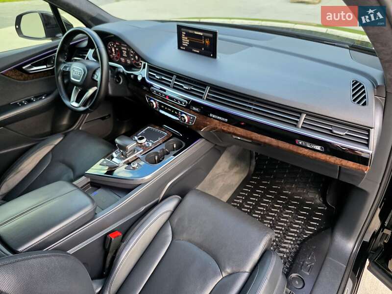 Внедорожник / Кроссовер Audi Q7 2017 в Луцке