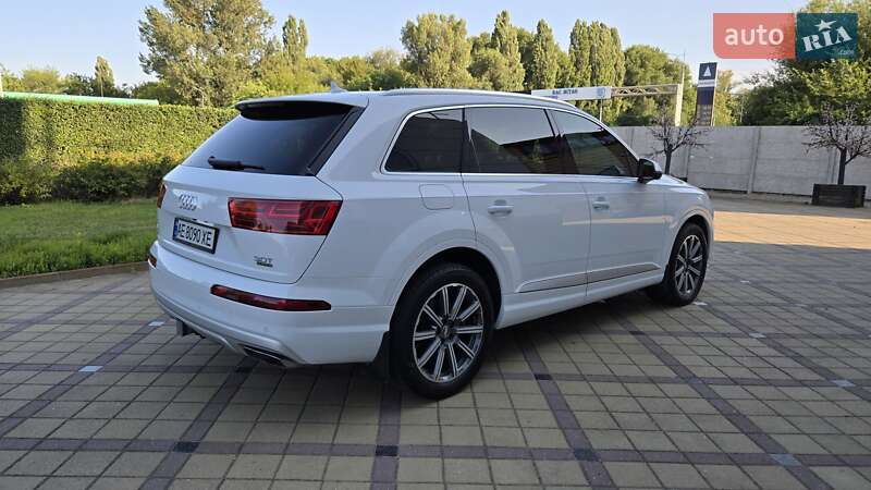 Внедорожник / Кроссовер Audi Q7 2017 в Новомосковске