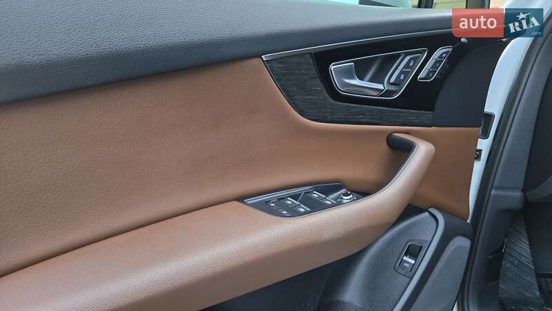 Внедорожник / Кроссовер Audi Q7 2017 в Новомосковске
