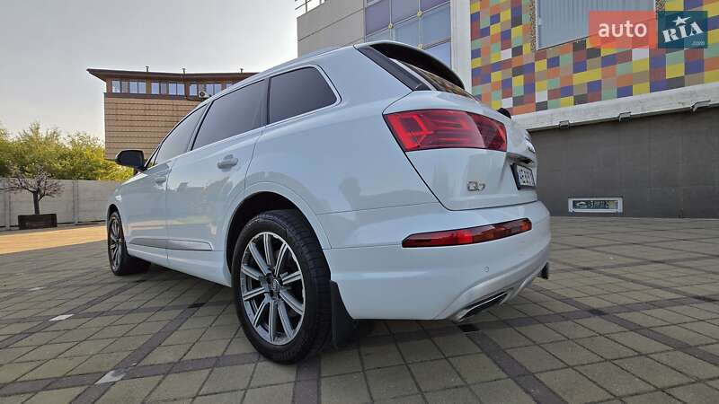 Внедорожник / Кроссовер Audi Q7 2017 в Новомосковске