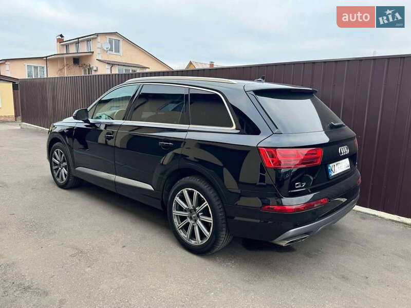 Позашляховик / Кросовер Audi Q7 2018 в Ромнах