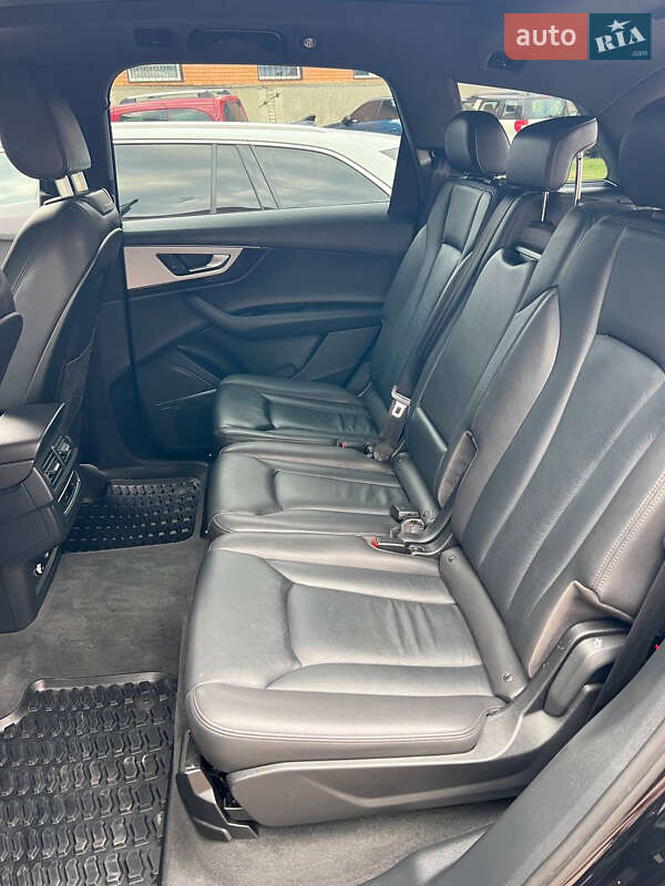 Позашляховик / Кросовер Audi Q7 2018 в Ромнах