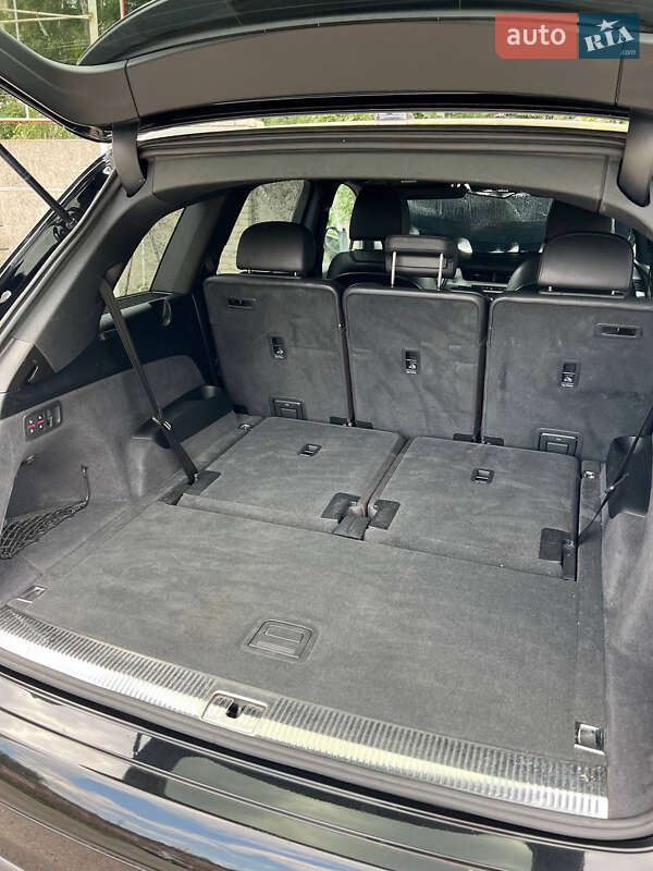 Позашляховик / Кросовер Audi Q7 2018 в Ромнах