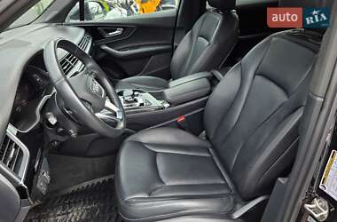 Внедорожник / Кроссовер Audi Q7 2018 в 