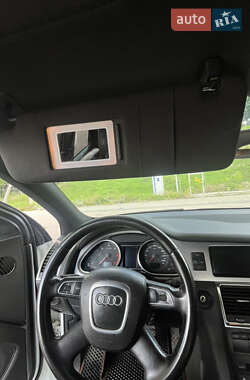 Внедорожник / Кроссовер Audi Q7 2011 в 