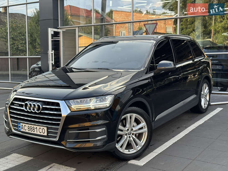 Внедорожник / Кроссовер Audi Q7 2015 в 