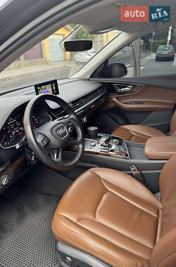 Внедорожник / Кроссовер Audi Q7 2015 в 