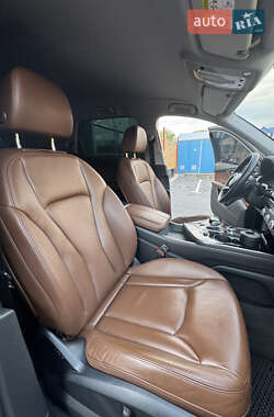 Внедорожник / Кроссовер Audi Q7 2015 в 