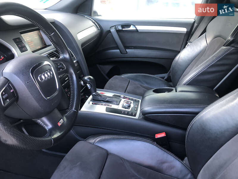 Внедорожник / Кроссовер Audi Q7 2011 в Черновцах