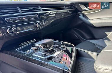Позашляховик / Кросовер Audi Q7 2018 в 