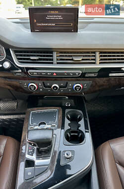 Внедорожник / Кроссовер Audi Q7 2017 в 