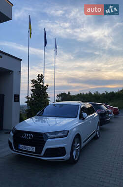 Внедорожник / Кроссовер Audi Q7 2017 в 