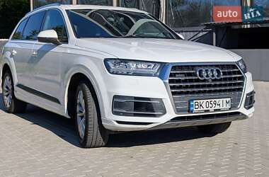 Позашляховик / Кросовер Audi Q7 2017 в Рівному