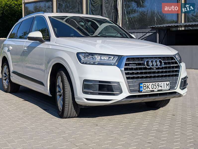 Позашляховик / Кросовер Audi Q7 2017 в 