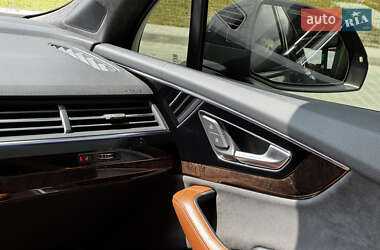 Внедорожник / Кроссовер Audi Q7 2016 в 