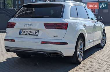 Позашляховик / Кросовер Audi Q7 2017 в 