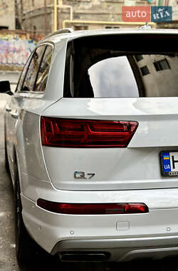 Внедорожник / Кроссовер Audi Q7 2019 в 