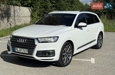 Внедорожник / Кроссовер Audi Q7 2016 в 
