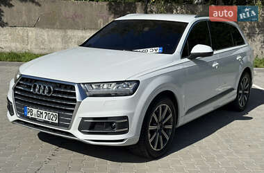 Внедорожник / Кроссовер Audi Q7 2016 в 