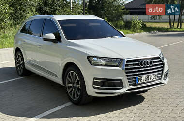 Внедорожник / Кроссовер Audi Q7 2016 в 