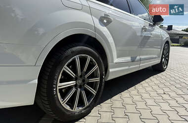 Внедорожник / Кроссовер Audi Q7 2016 в 