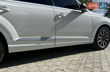 Внедорожник / Кроссовер Audi Q7 2016 в 