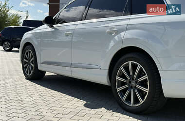 Внедорожник / Кроссовер Audi Q7 2016 в 
