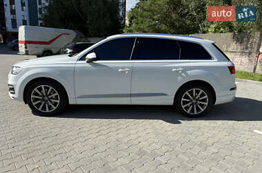 Внедорожник / Кроссовер Audi Q7 2016 в 