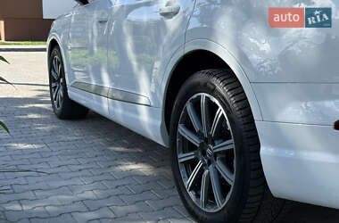 Внедорожник / Кроссовер Audi Q7 2016 в 