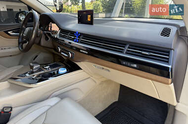 Внедорожник / Кроссовер Audi Q7 2016 в 