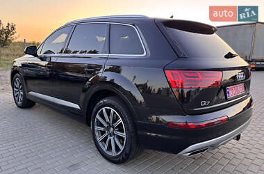 Внедорожник / Кроссовер Audi Q7 2017 в 