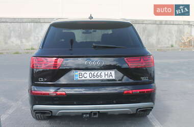 Внедорожник / Кроссовер Audi Q7 2015 в 