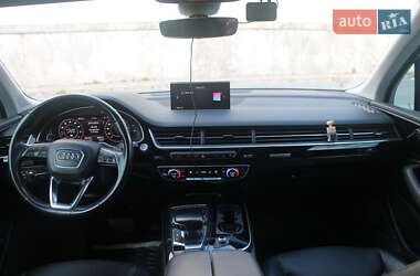 Внедорожник / Кроссовер Audi Q7 2015 в 