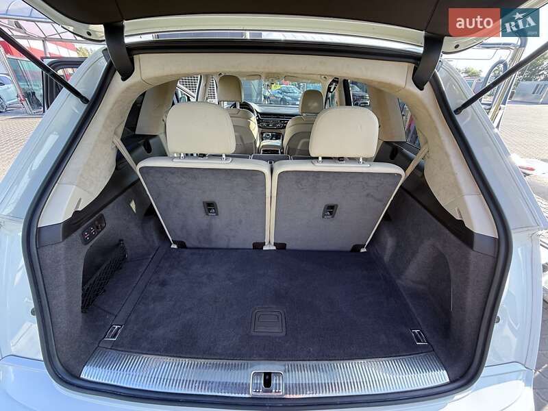 Внедорожник / Кроссовер Audi Q7 2016 в Киеве