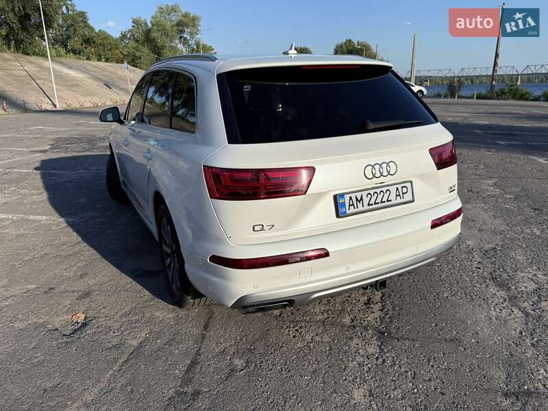 Внедорожник / Кроссовер Audi Q7 2016 в Киеве